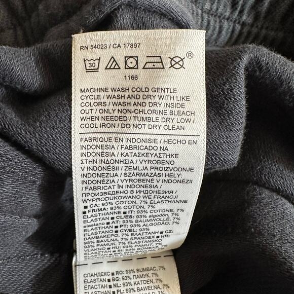 Athleta Farallon High Rise Pull On Shorts Black M Minimalist Athleisure Grunge - Picture 7 of 7